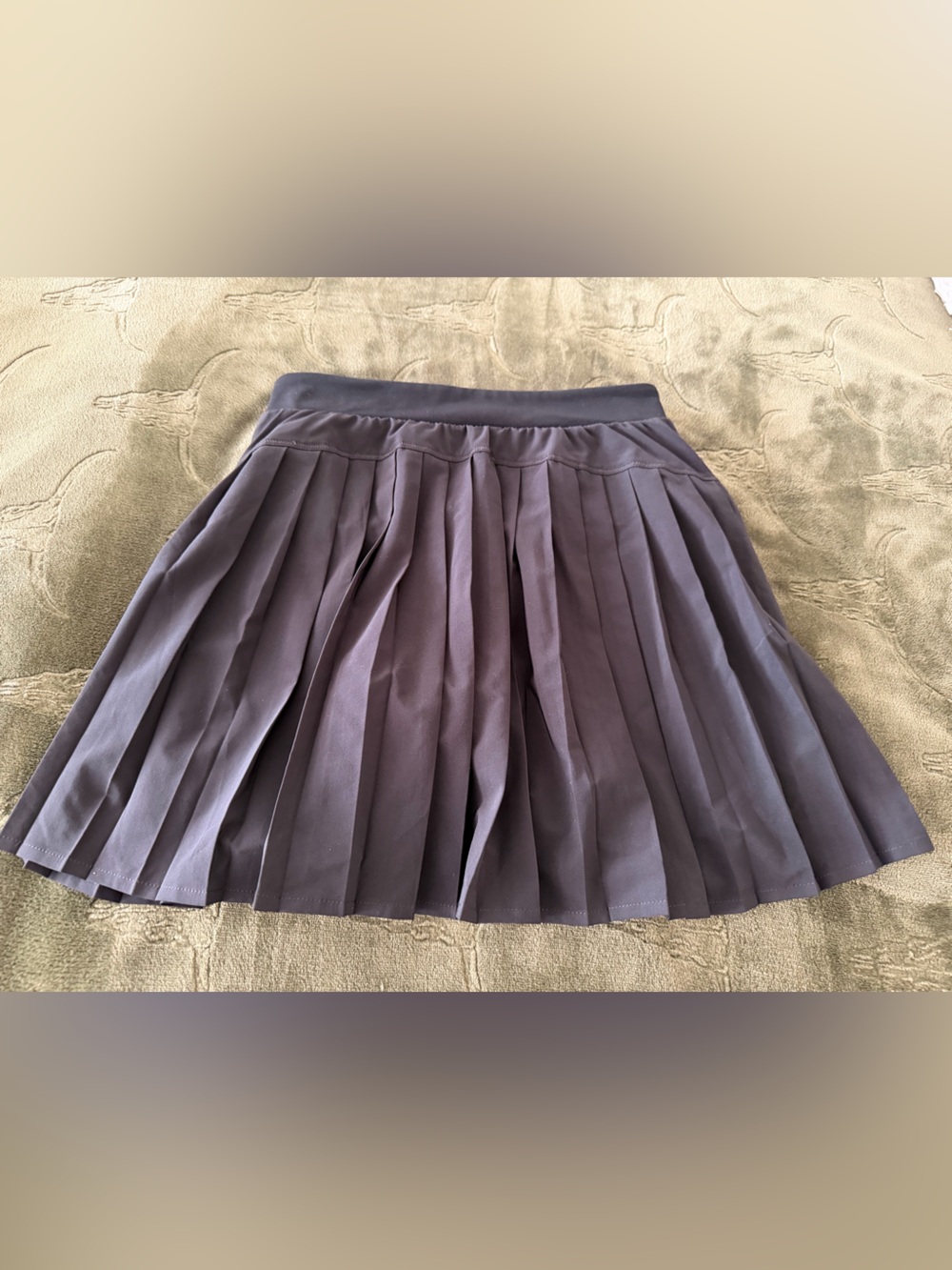 Spanx get  moving  black pleated skirt/skort - Picture 3 of 4
